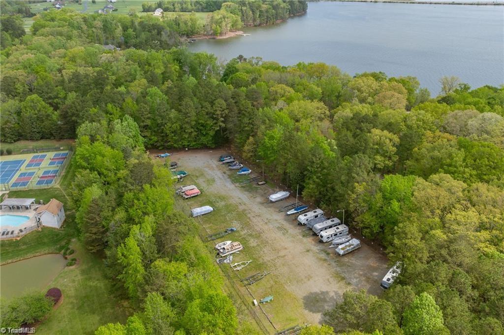 162 Houston's Hideaway Property Photo 8