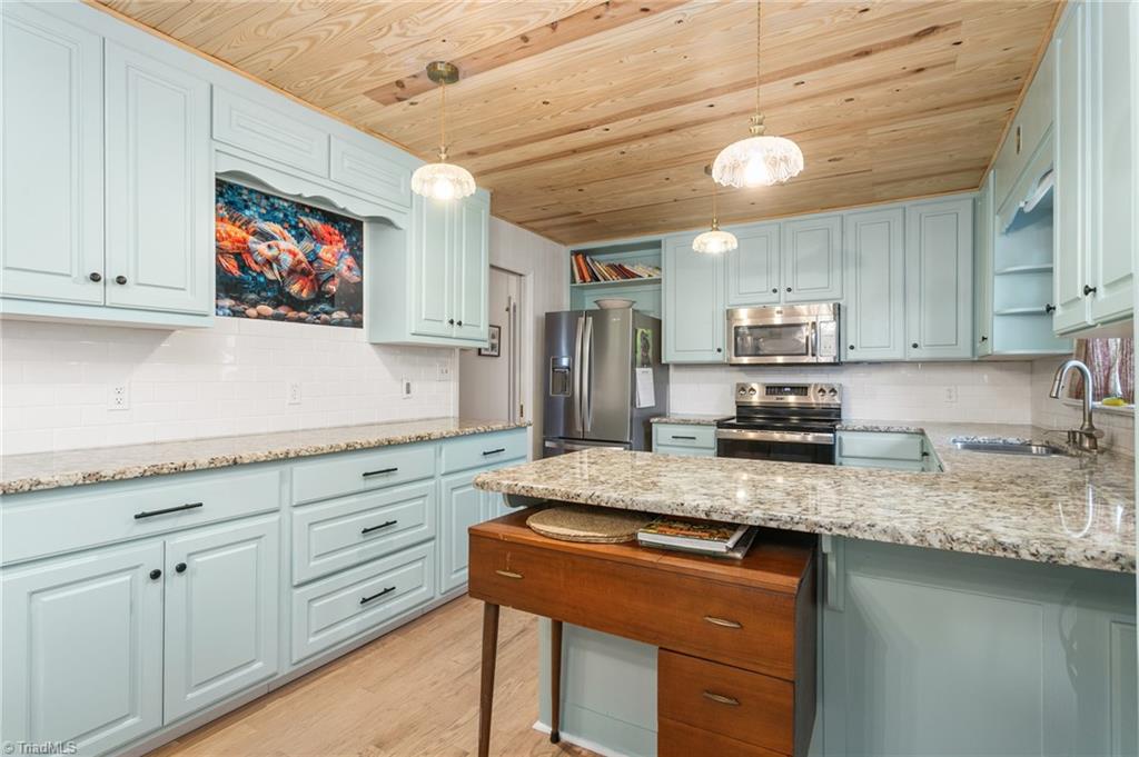 943 Maurine Drive Property Photo 10