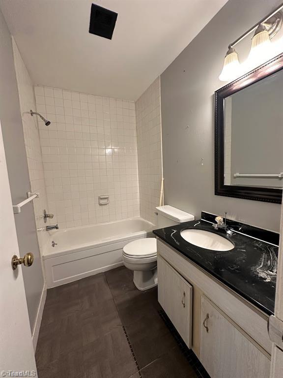 2810 Pelham Place Property Photo 2