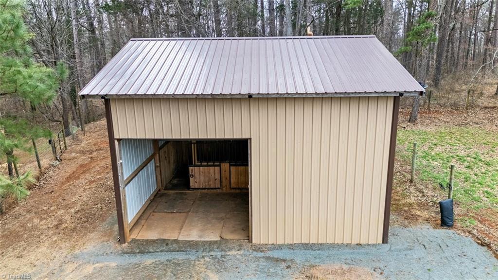 4872 Thom Road Property Photo 14