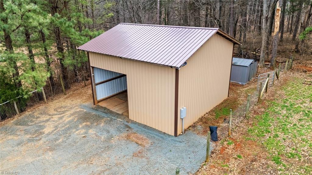 4872 Thom Road Property Photo 15