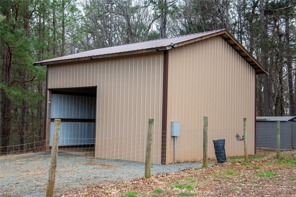 4872 Thom Road Property Photo 16