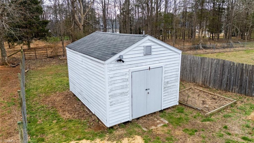 4872 Thom Road Property Photo 17