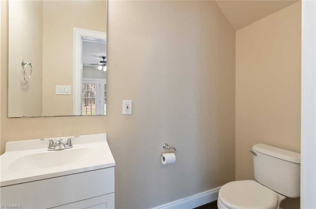 4872 Thom Road Property Photo 28