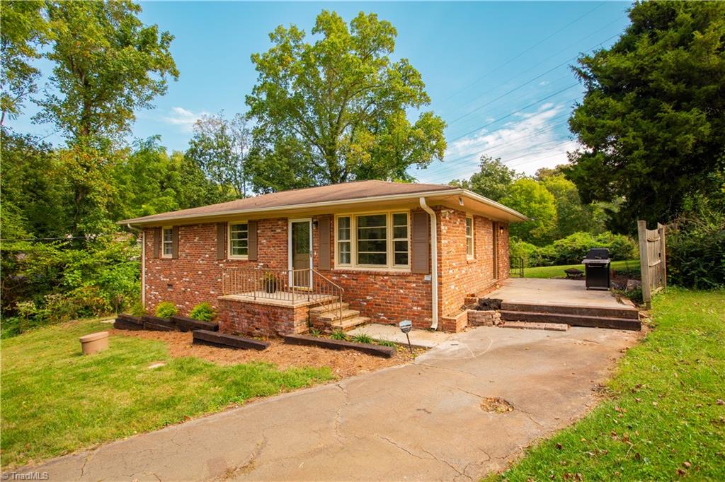 581 Clyde Drive Property Photo 1