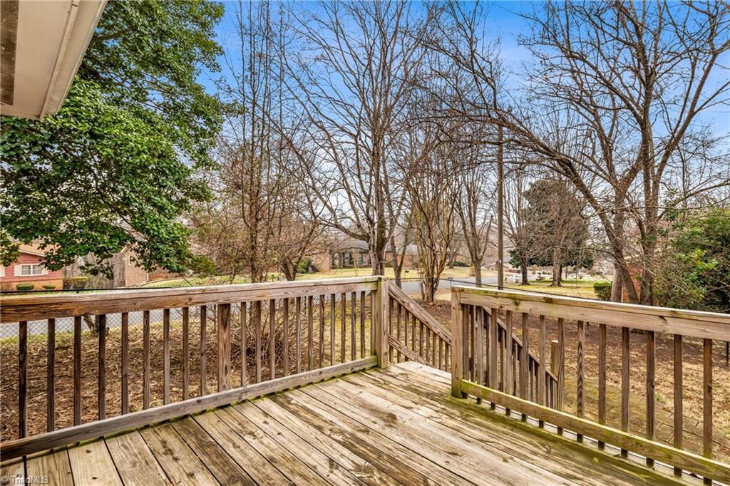 2820 Lansdowne Drive Property Photo 3