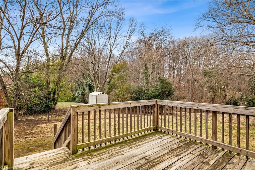 2820 Lansdowne Drive Property Photo 4