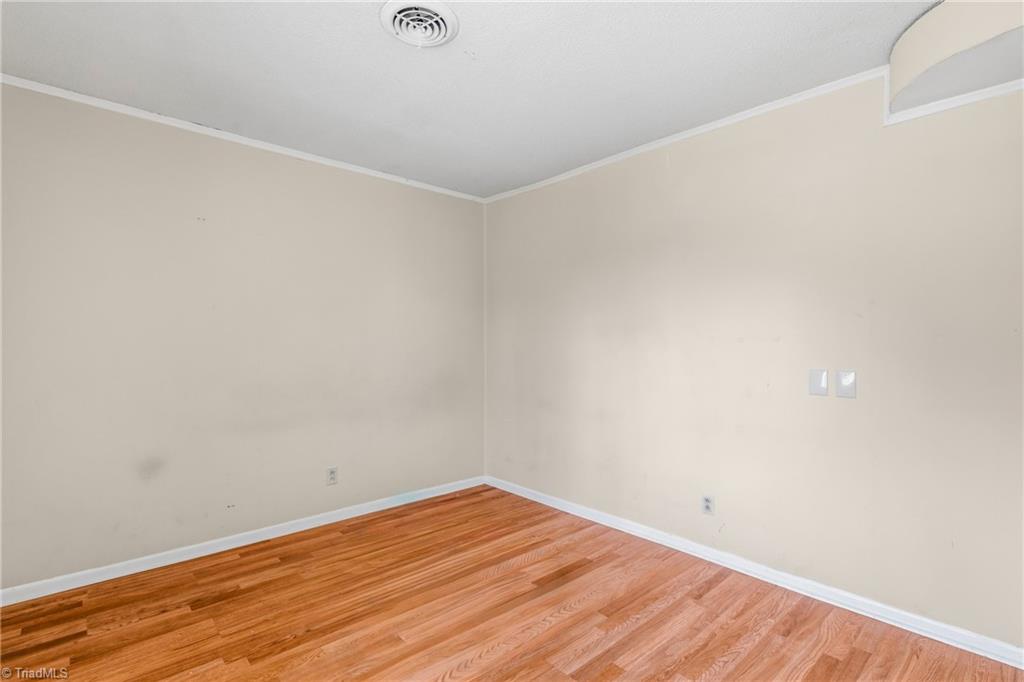 2820 Lansdowne Drive Property Photo 9