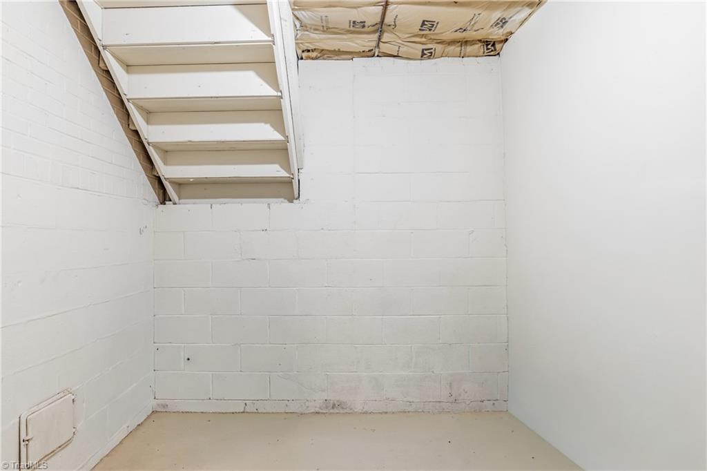 2820 Lansdowne Drive Property Photo 14