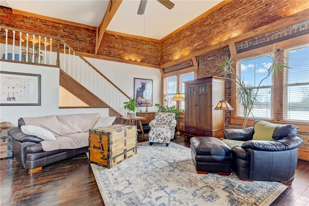 226 Settle Street Property Photo 8