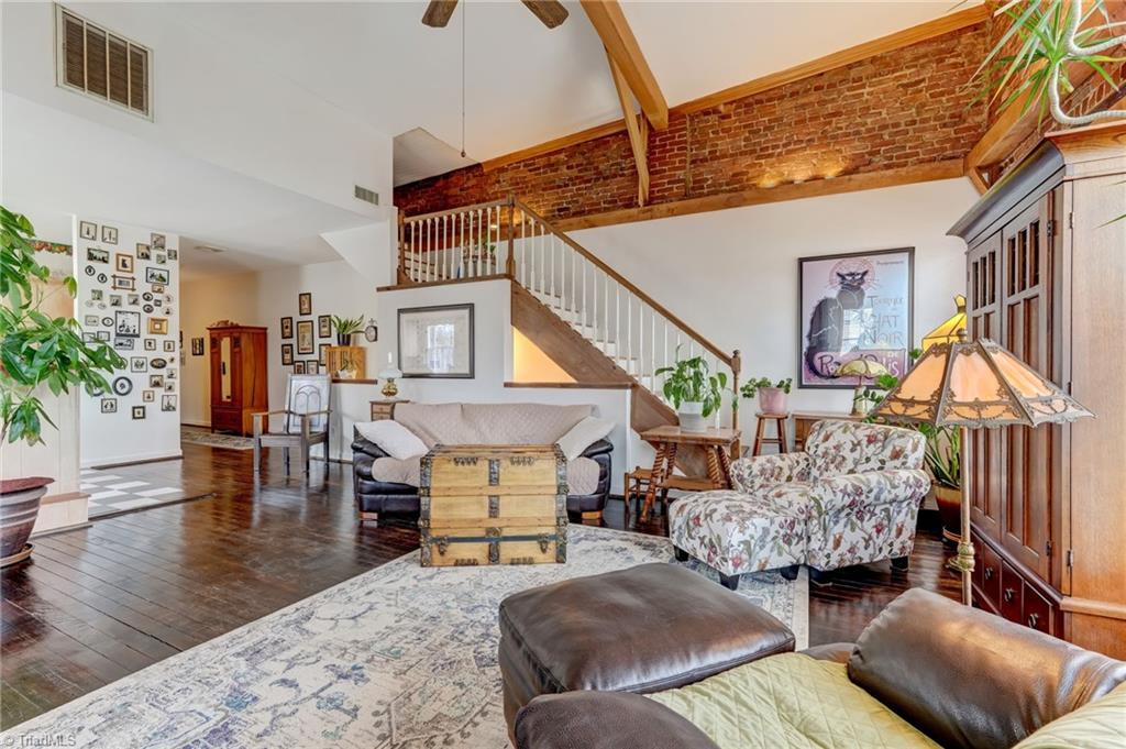 226 Settle Street Property Photo 9
