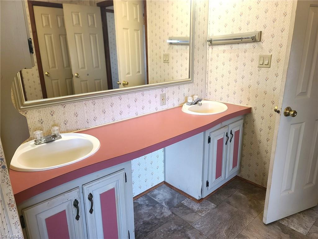 220 Joyner Circle Property Photo 9