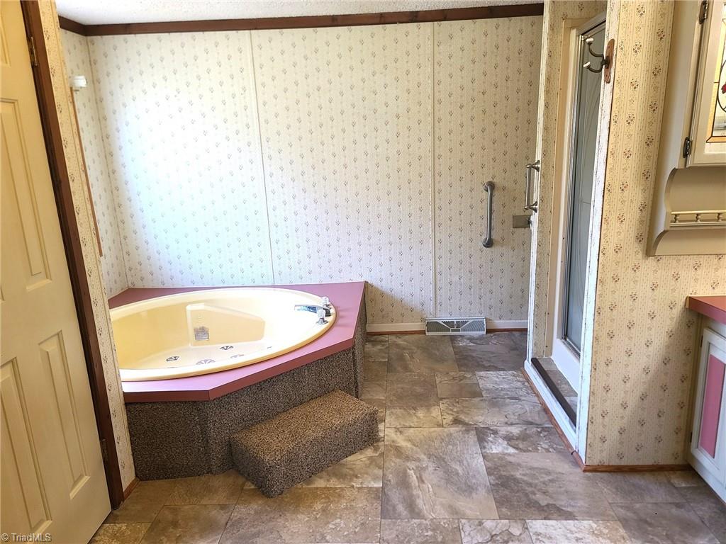 220 Joyner Circle Property Photo 10