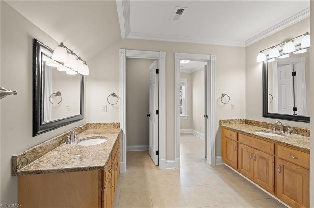 7902 Southerland Drive Property Photo 35