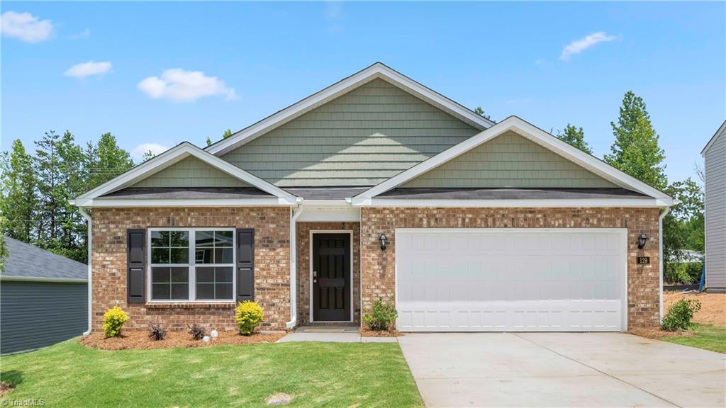 129 Greenbrier Way Property Photo 1
