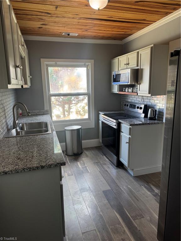 5719 Hackney Road Property Photo 3
