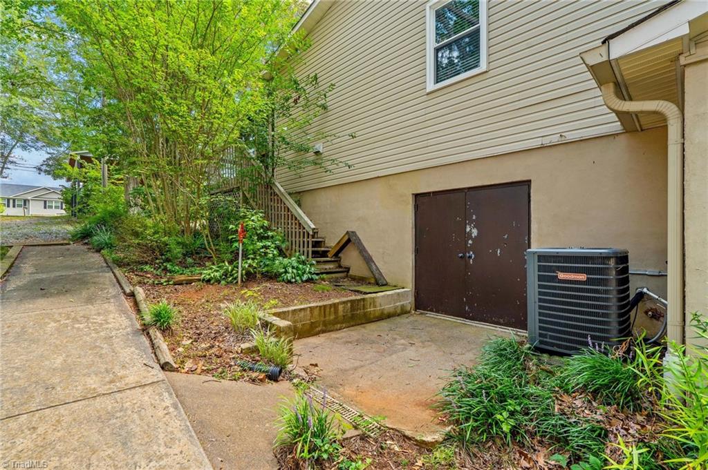 1331 Hickory Point Drive Property Photo 46