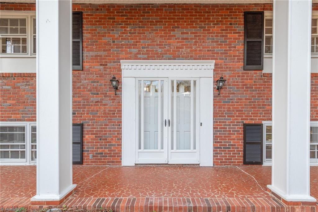 624 Brentwood Court Property Photo 1