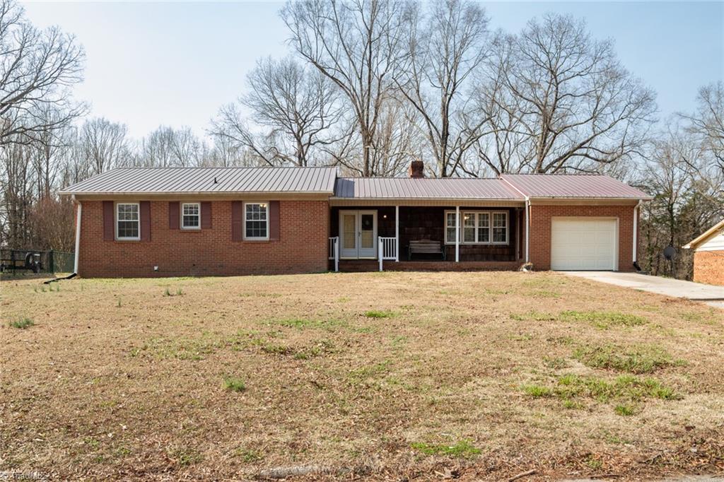 115 Monroe Drive Property Photo 1