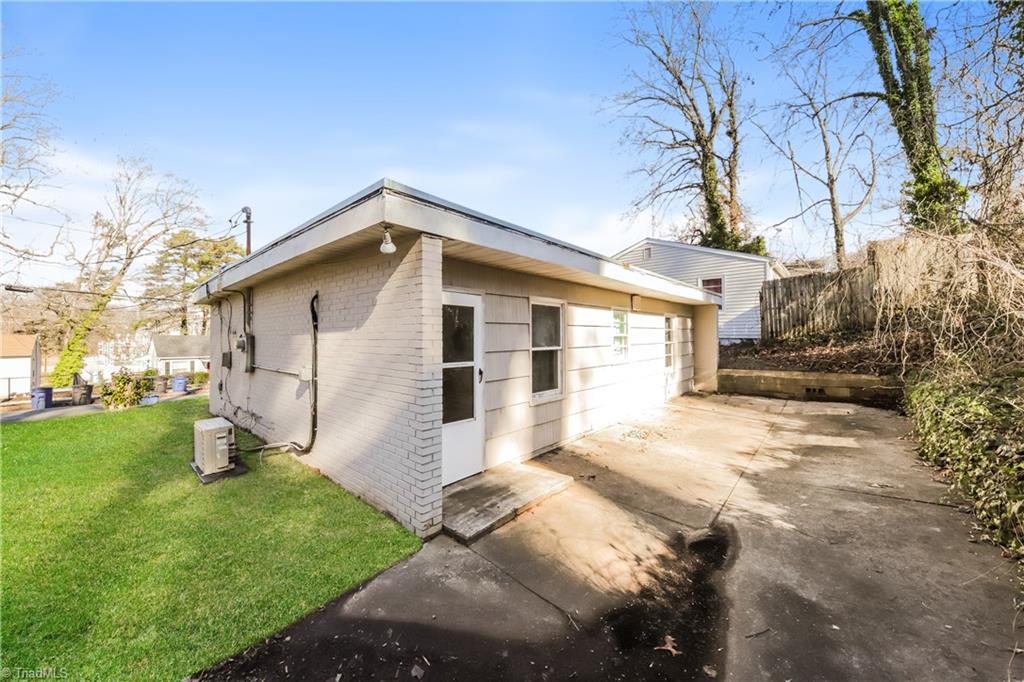 238 Bond Street Property Photo 4