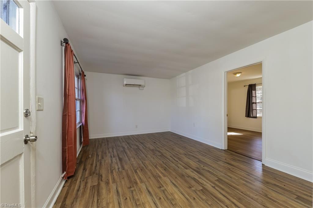 238 Bond Street Property Photo 6