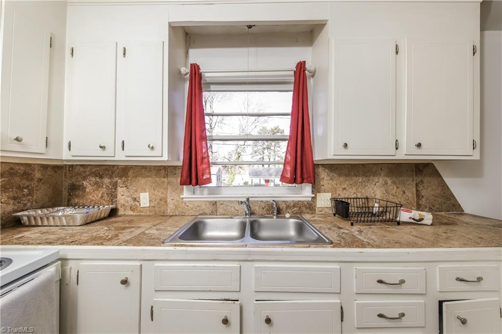 238 Bond Street Property Photo 11