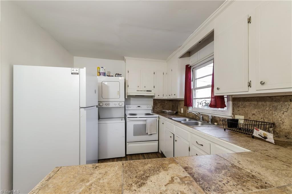 238 Bond Street Property Photo 12