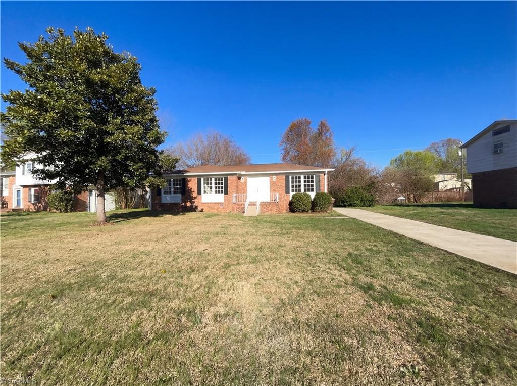 1414 Larchmont Drive Property Photo 1