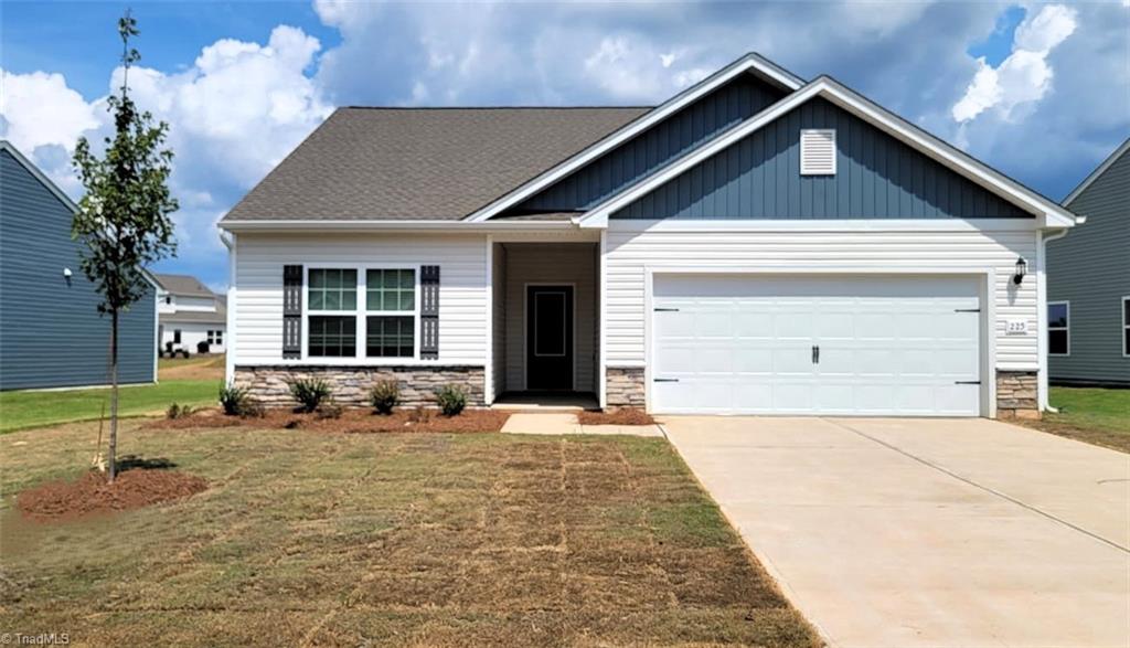 225 Macintosh Drive Property Photo 1