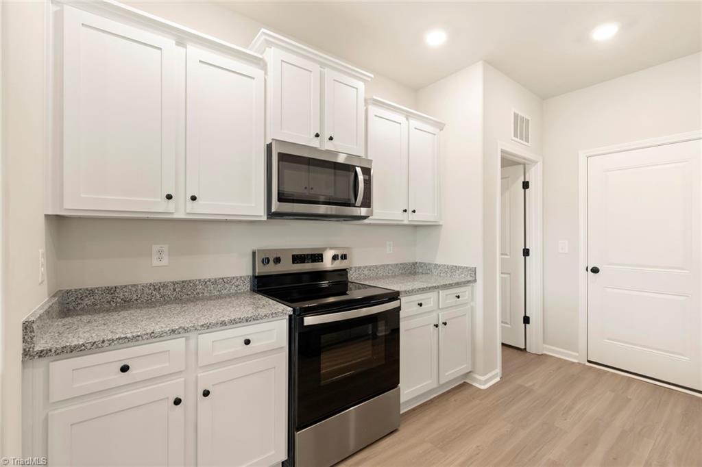 225 Macintosh Drive Property Photo 10