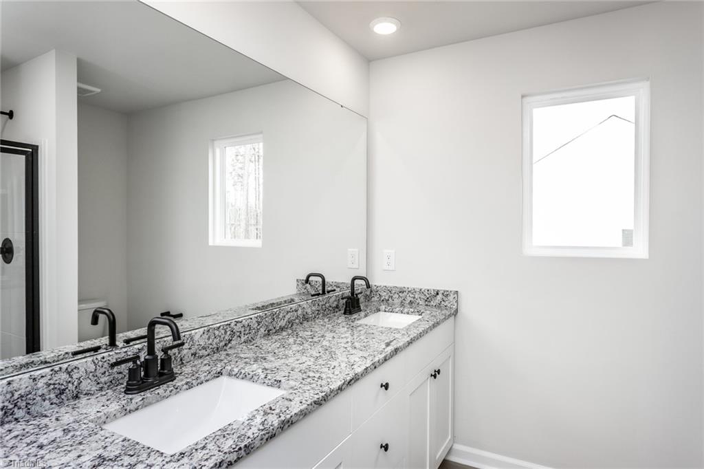 3417 Robindale Drive Property Photo 12