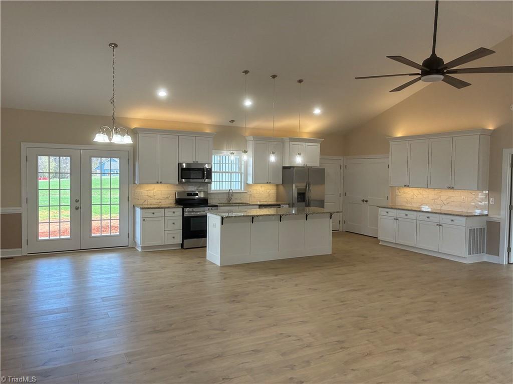 621 W Atkins Street Property Photo 3