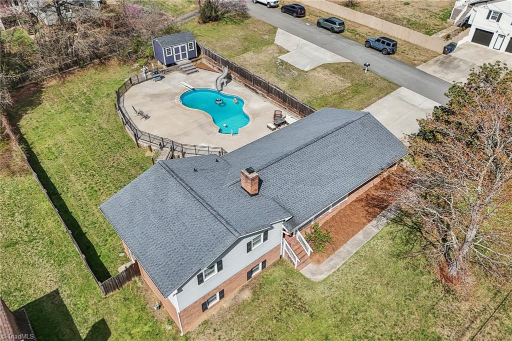 660 S Peace Haven Road Property Photo 1