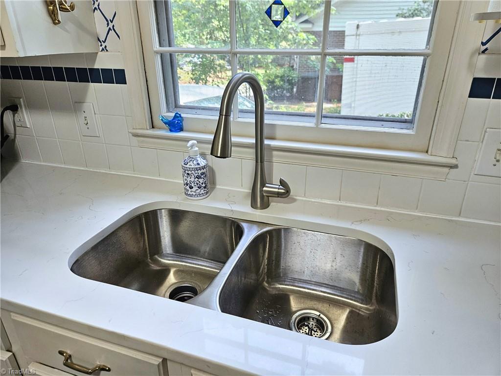 2717 Asbury Terrace Property Photo 9