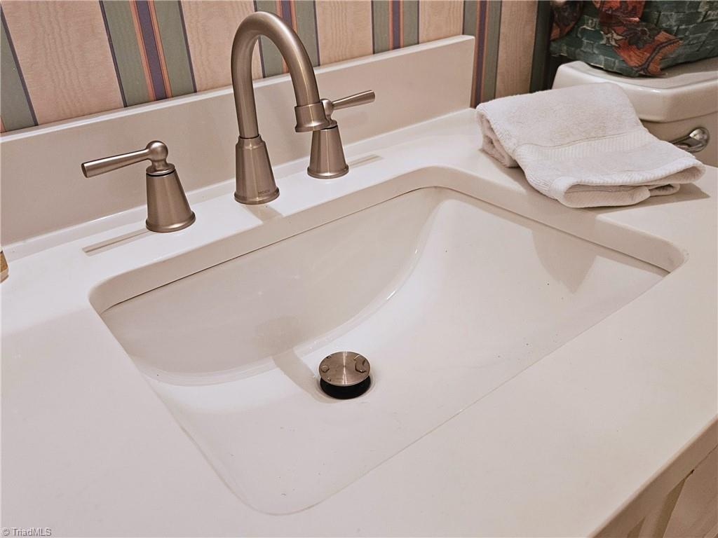 2717 Asbury Terrace Property Photo 11