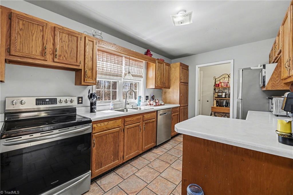 3738 Amber Way Property Photo 12
