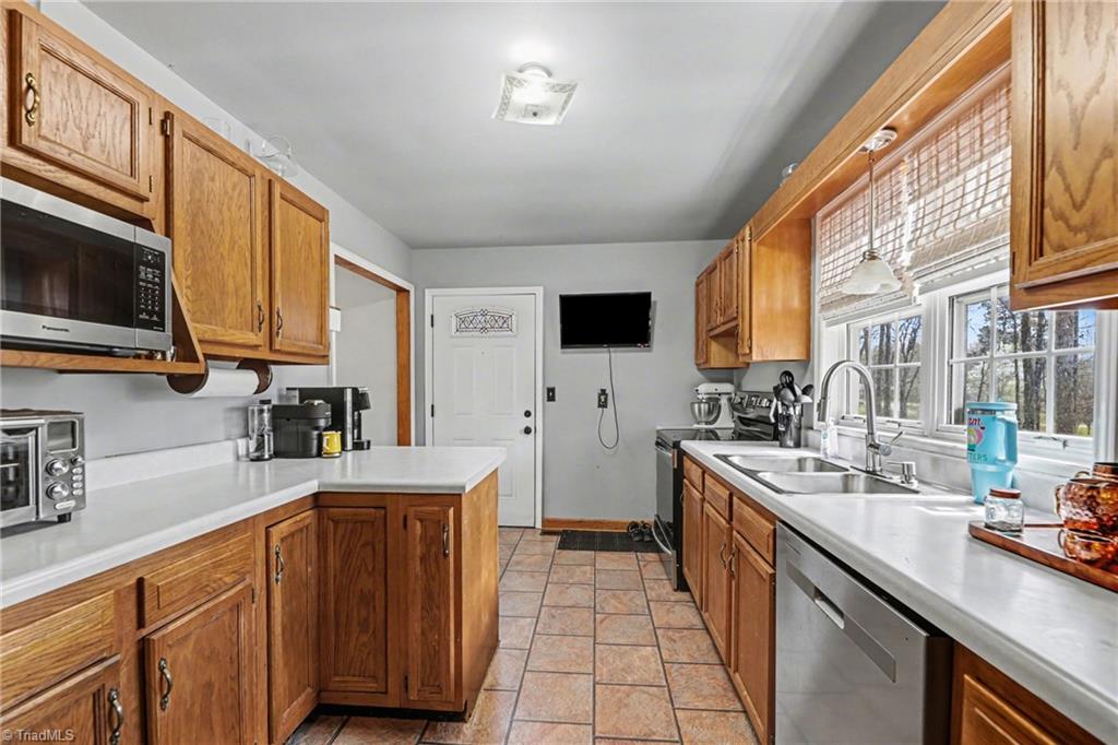3738 Amber Way Property Photo 13