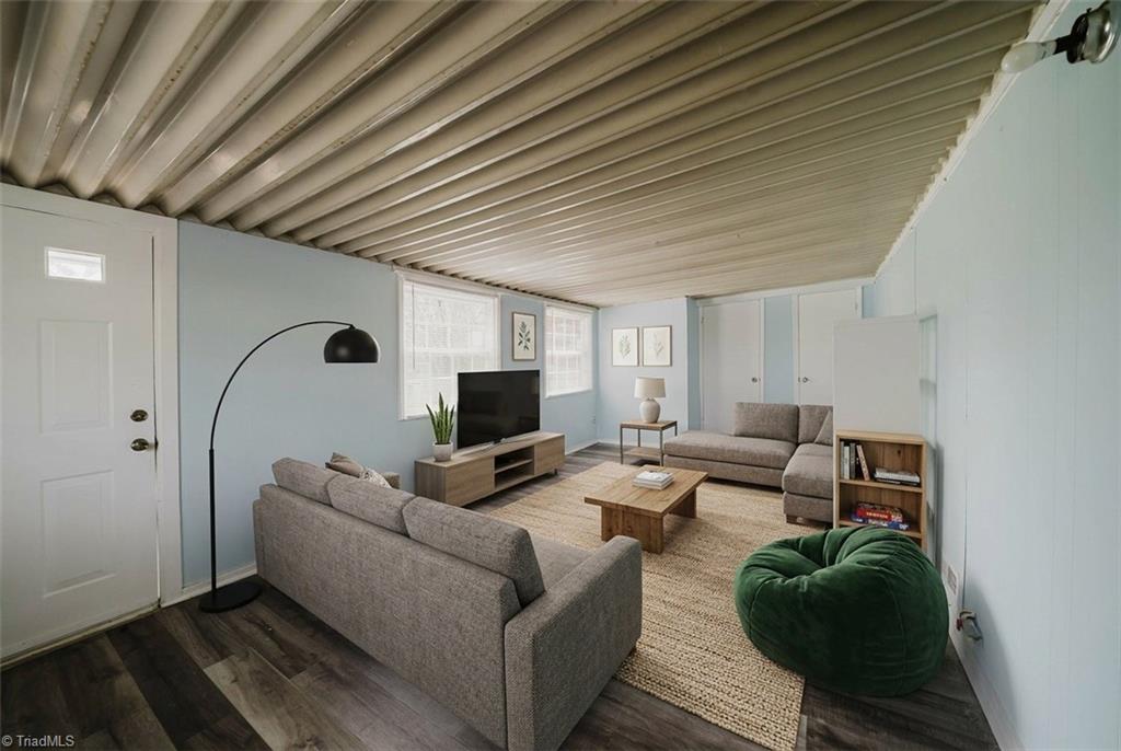 2102 Bothwell Street Property Photo 4