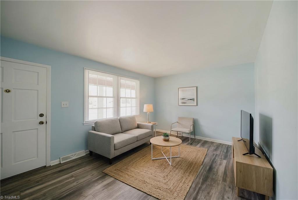 2102 Bothwell Street Property Photo 5