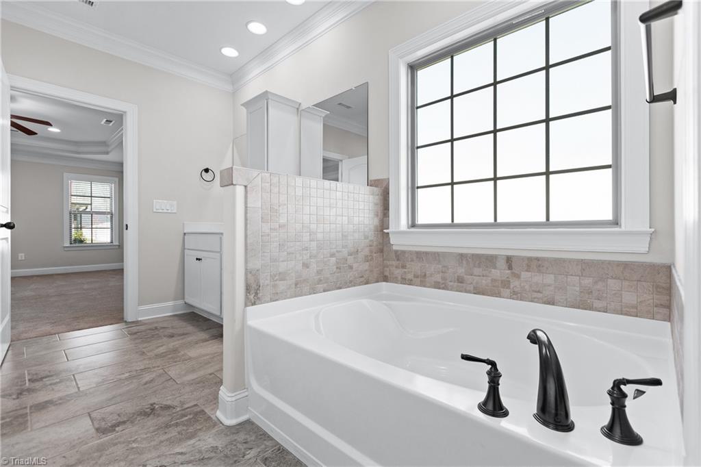 1597 Oakbluffs Drive Property Photo 27