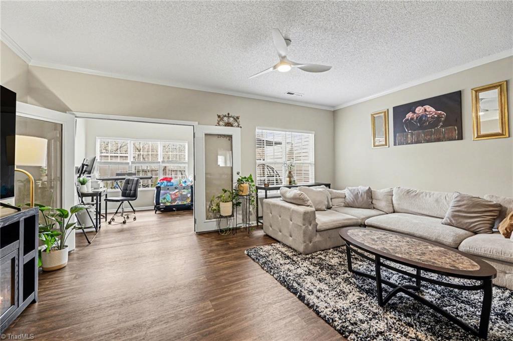 810 Brittany Way Property Photo 3