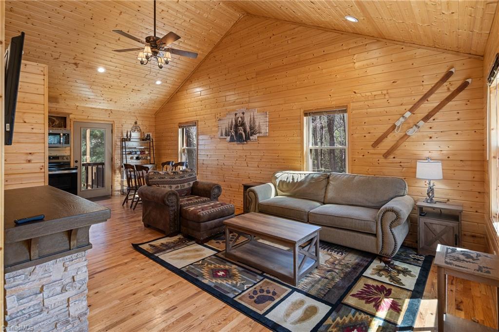 128 Deer Antler Drive Property Photo 2