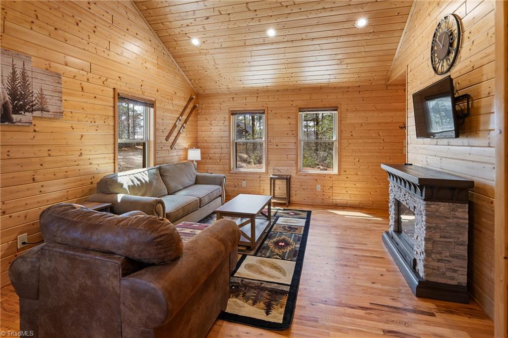 128 Deer Antler Drive Property Photo 4
