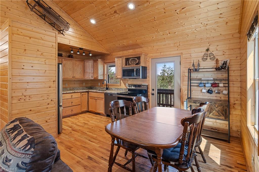 128 Deer Antler Drive Property Photo 5