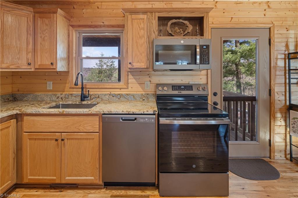 128 Deer Antler Drive Property Photo 7