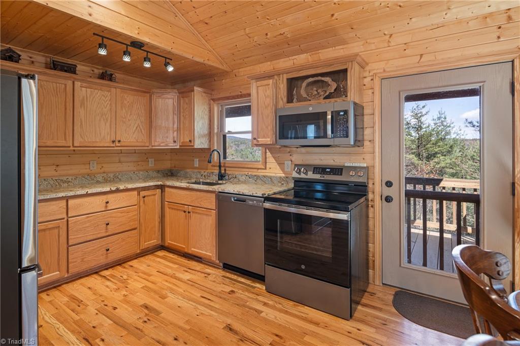 128 Deer Antler Drive Property Photo 8