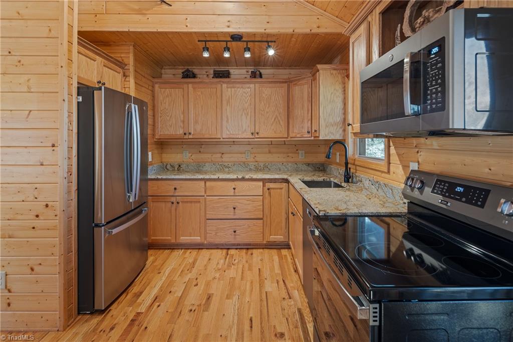 128 Deer Antler Drive Property Photo 9