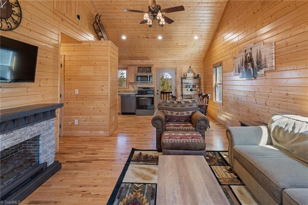 128 Deer Antler Drive Property Photo 16