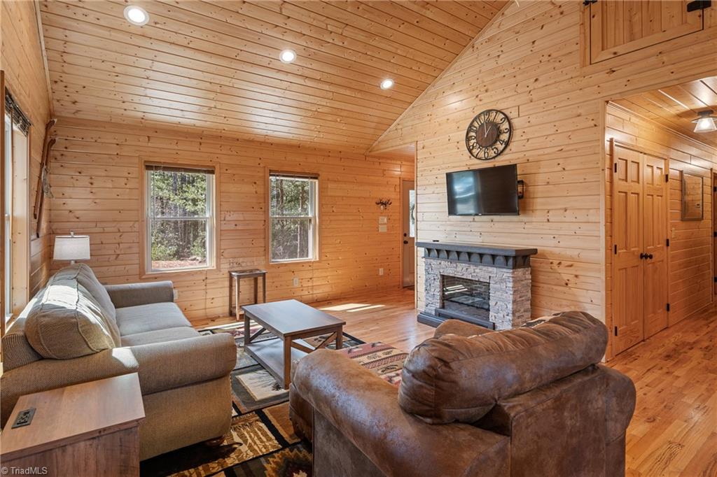 128 Deer Antler Drive Property Photo 17