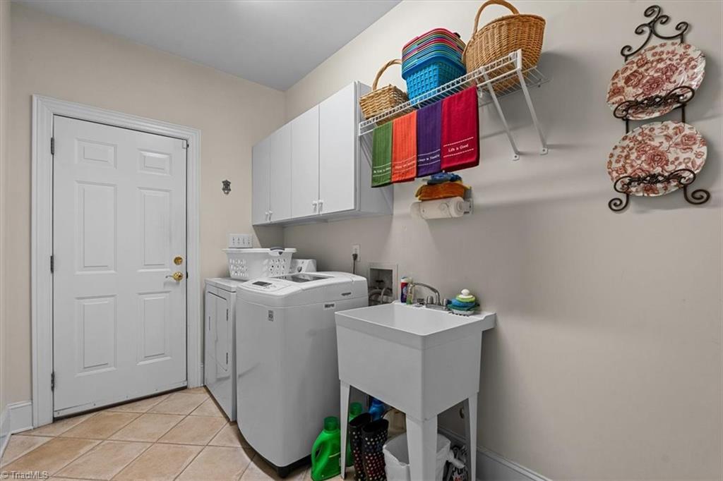 708 Croswell Court Property Photo 32